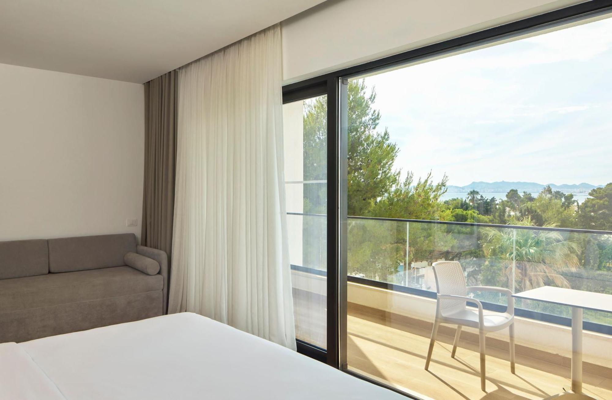 Sol Room Partial Sea View,1756682705:JPEG