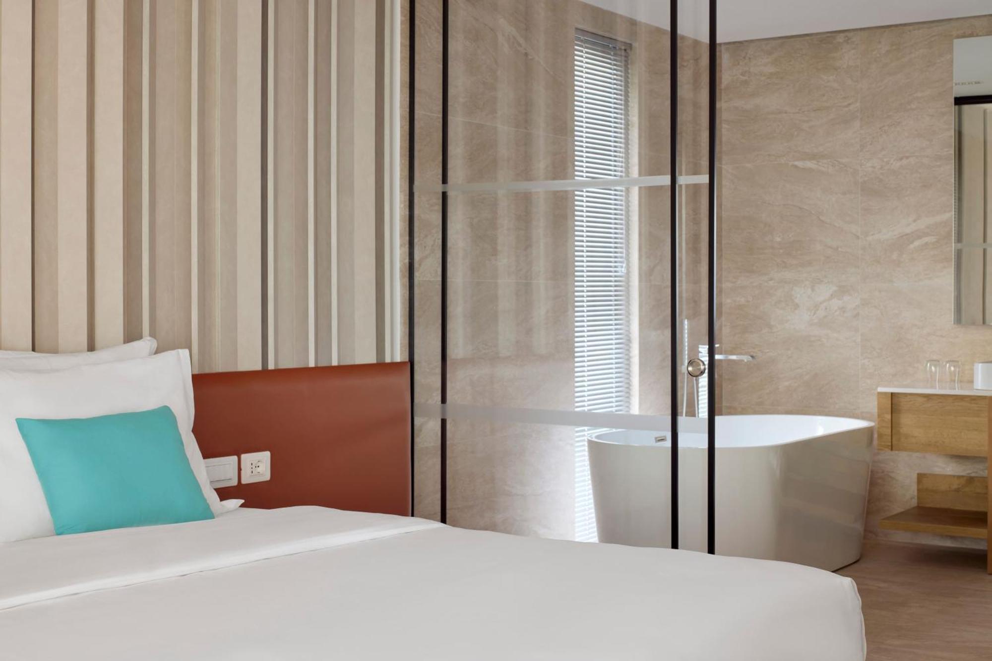 Sol Suite Frontal Sea View (2 Adults +2 Children),1756682724:JPEG