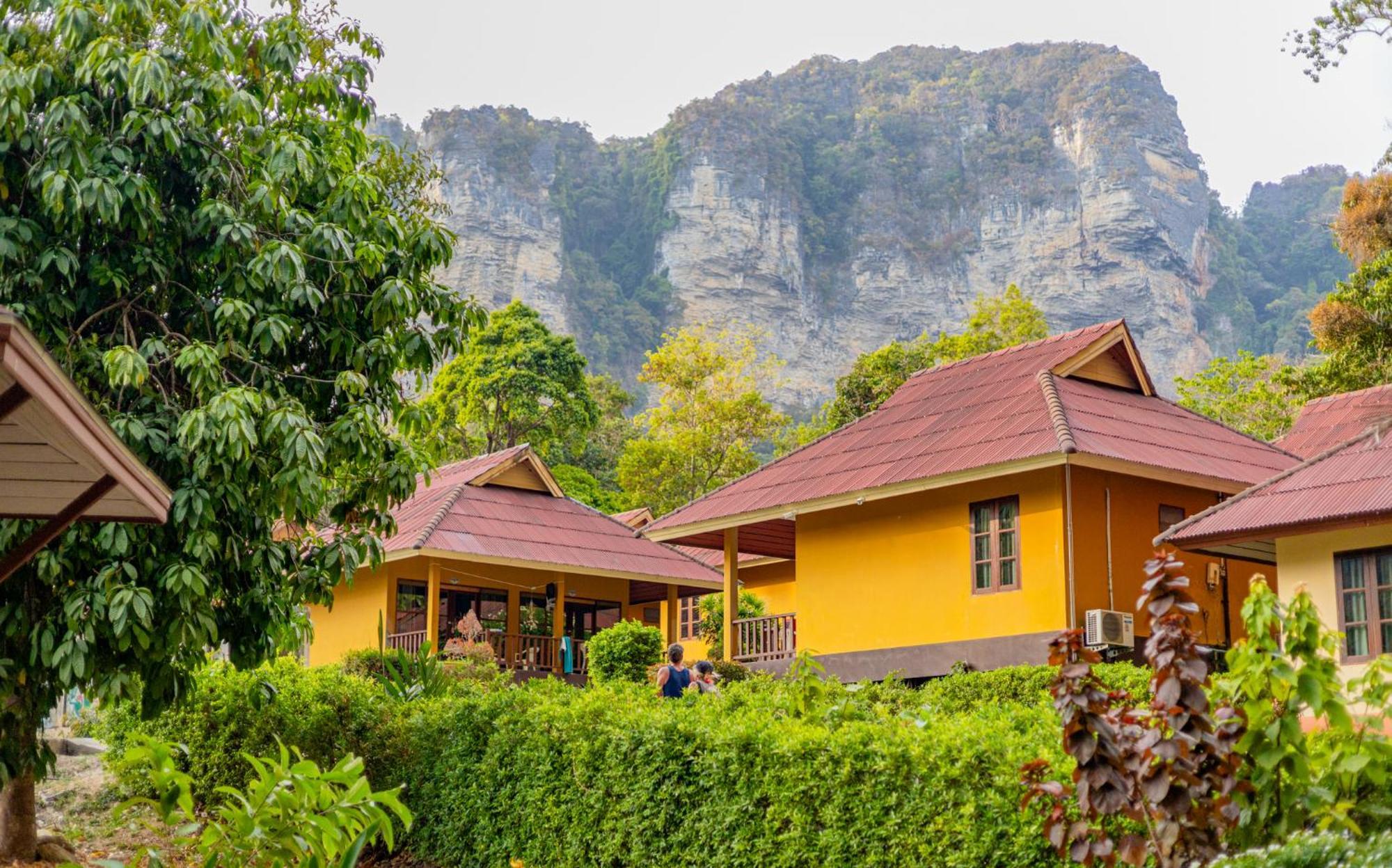 Superior semi-detached Cottage