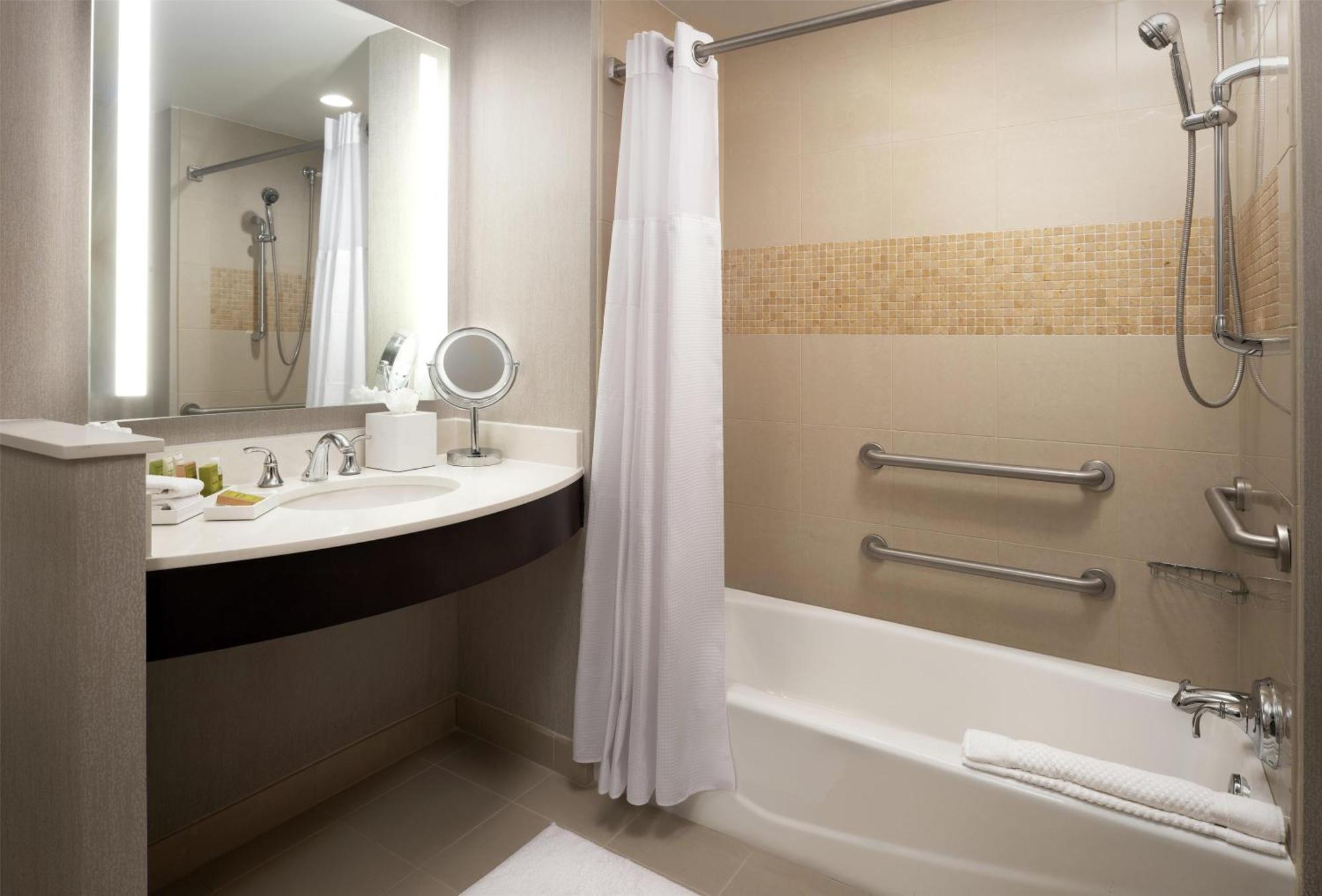King Room Bath Tub Mobility Access,1758307156:JPEG