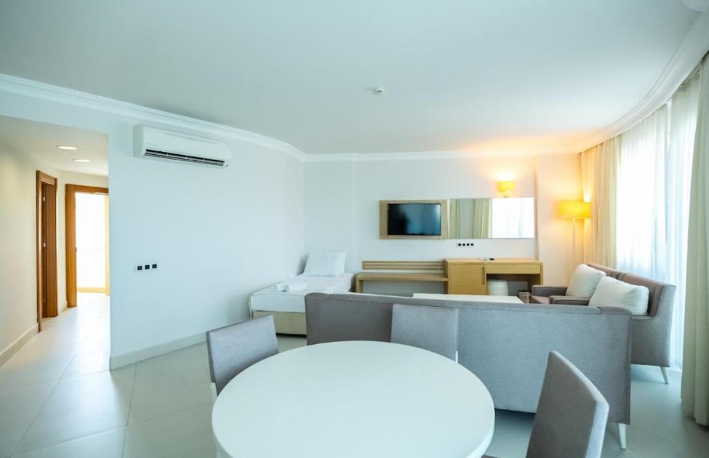 Suite with Sea View,1758368418:JPEG