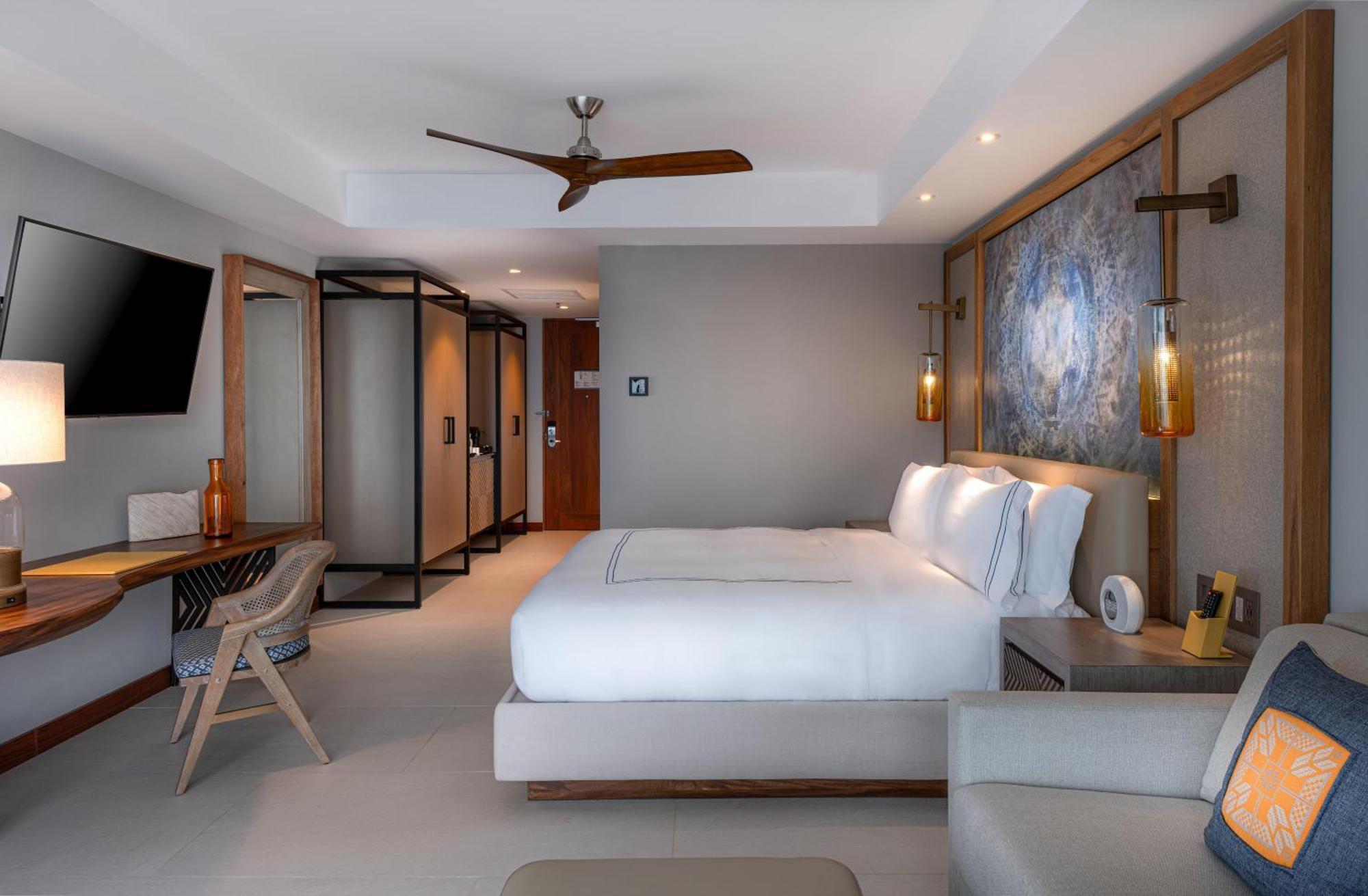 Beachfront King Room,1758805984:JPEG
