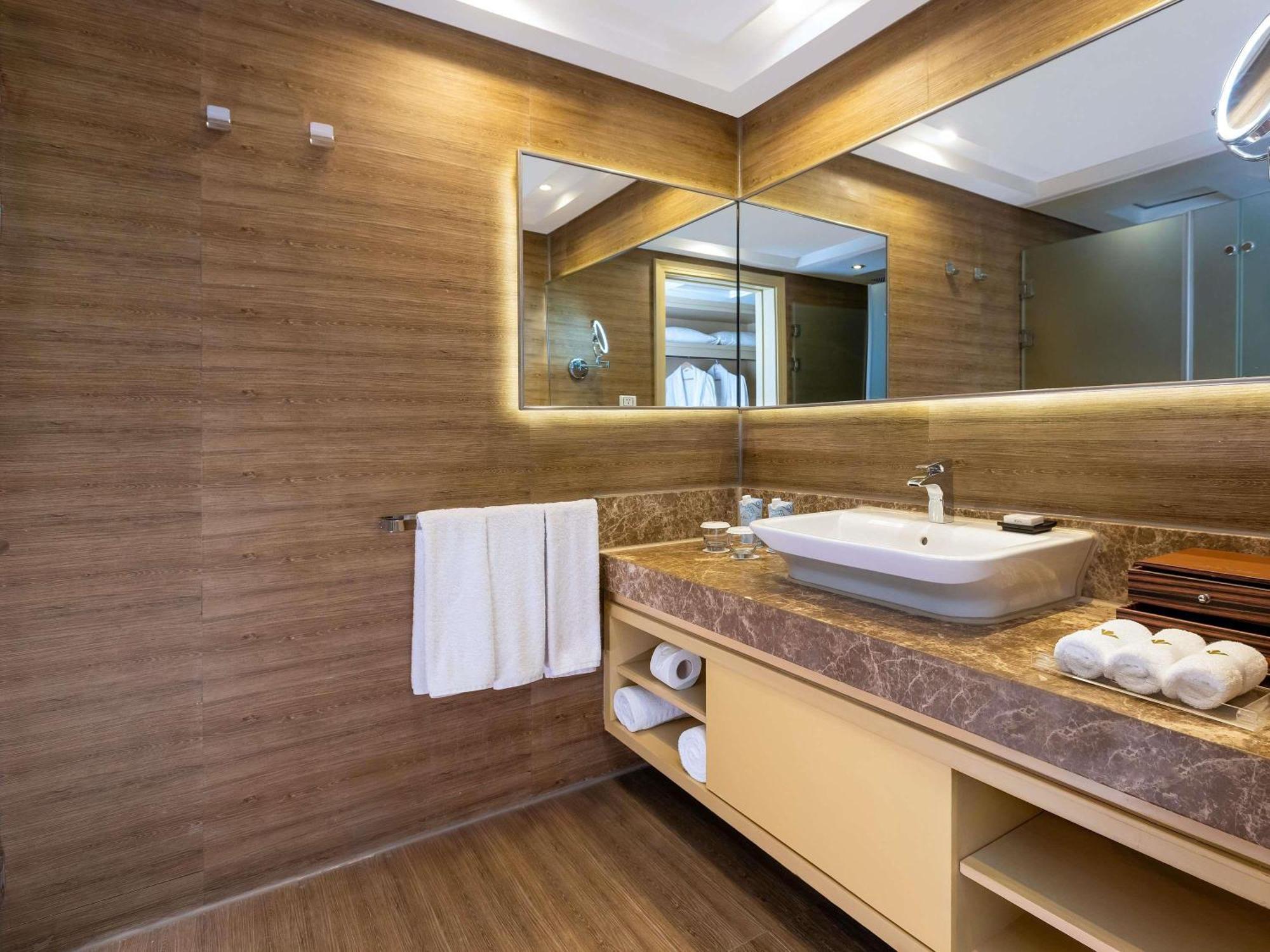 Superior Room King Bed