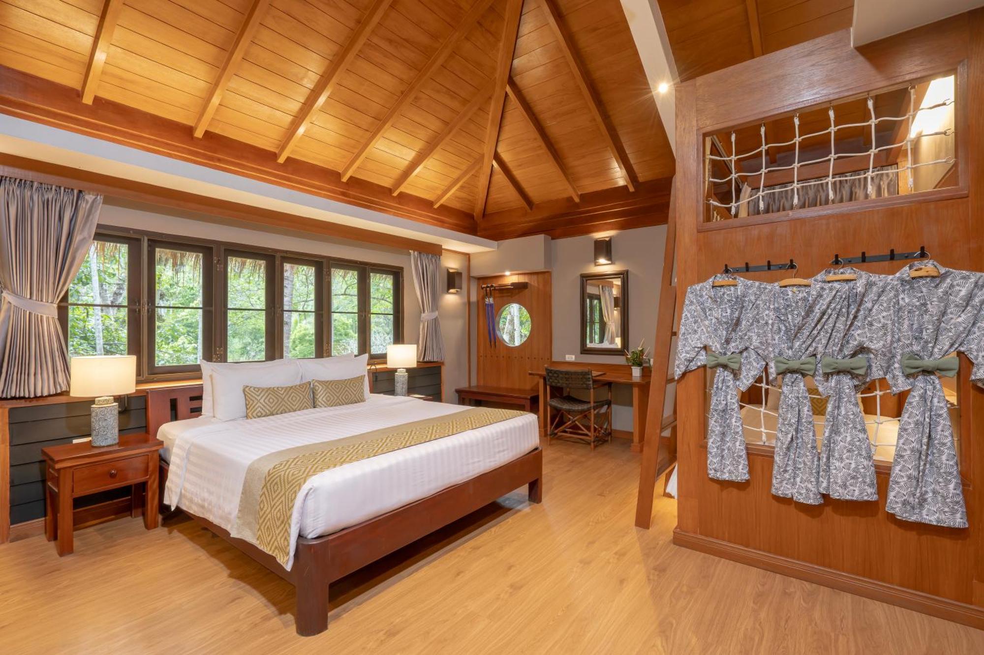 Deluxe Family Room Bunk Beds