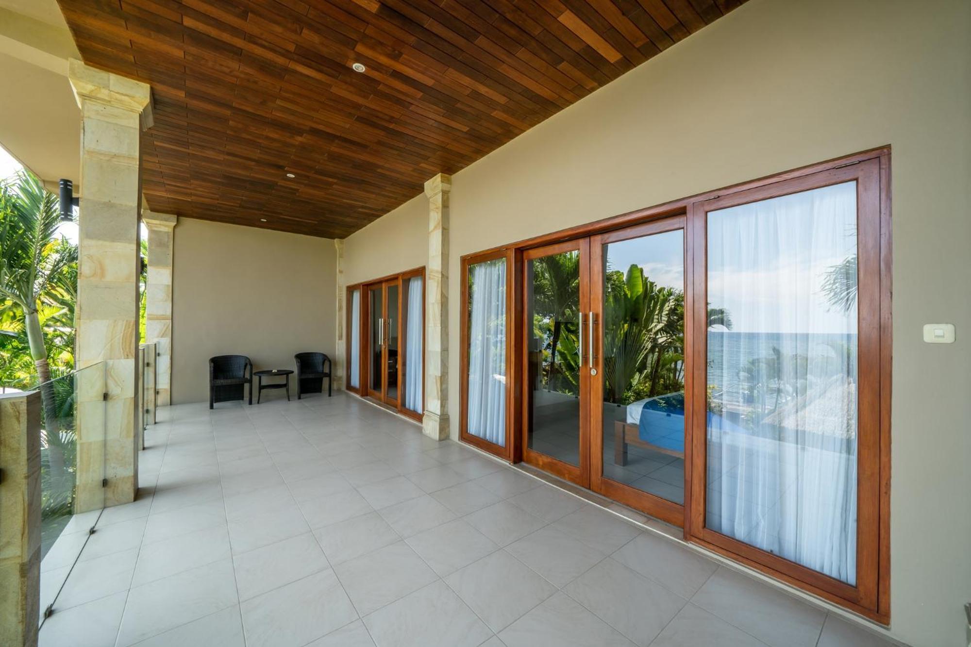 Villa 2 Chambres sur la Plage avec Terrasse et Piscine Privée