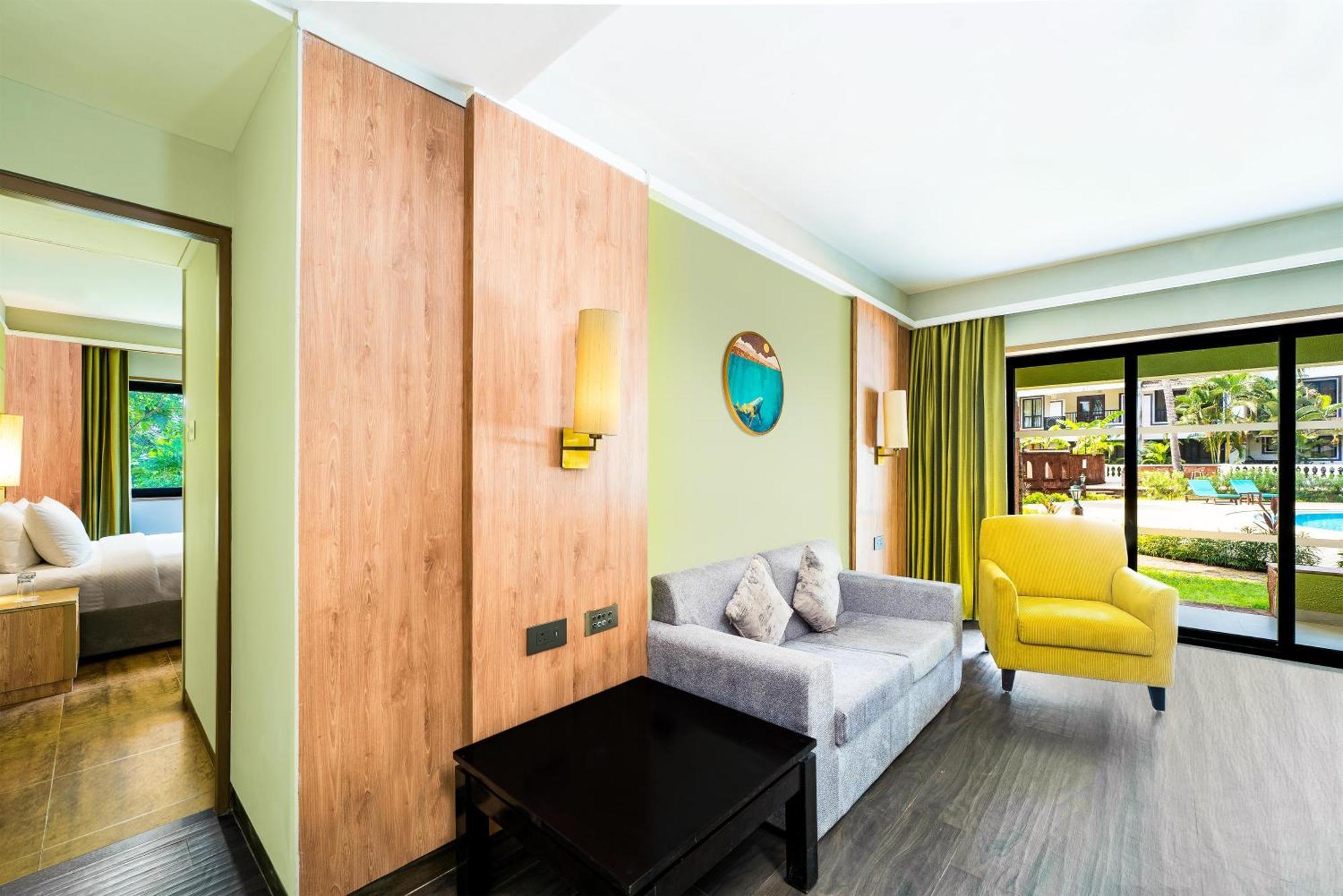 Deluxe Suite with Pool View
