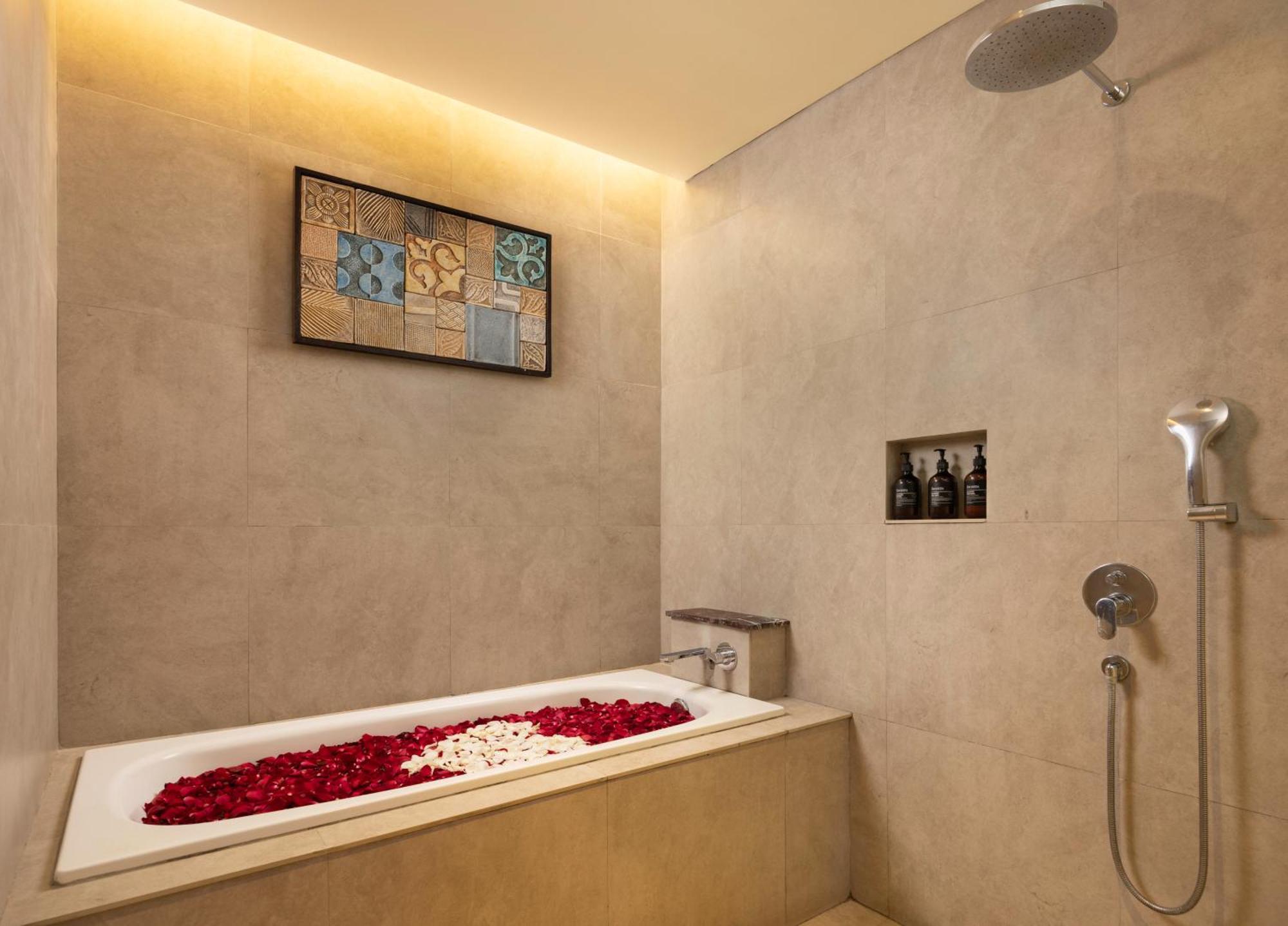 Sanctoo Suite Room with FREE Daily Ubud Shuttle Service, FREE Professional Photo Session, FREE Daily Minibar Enjoyment, FREE Curated Daily Activities, FREE 1x Afternoon Tea
