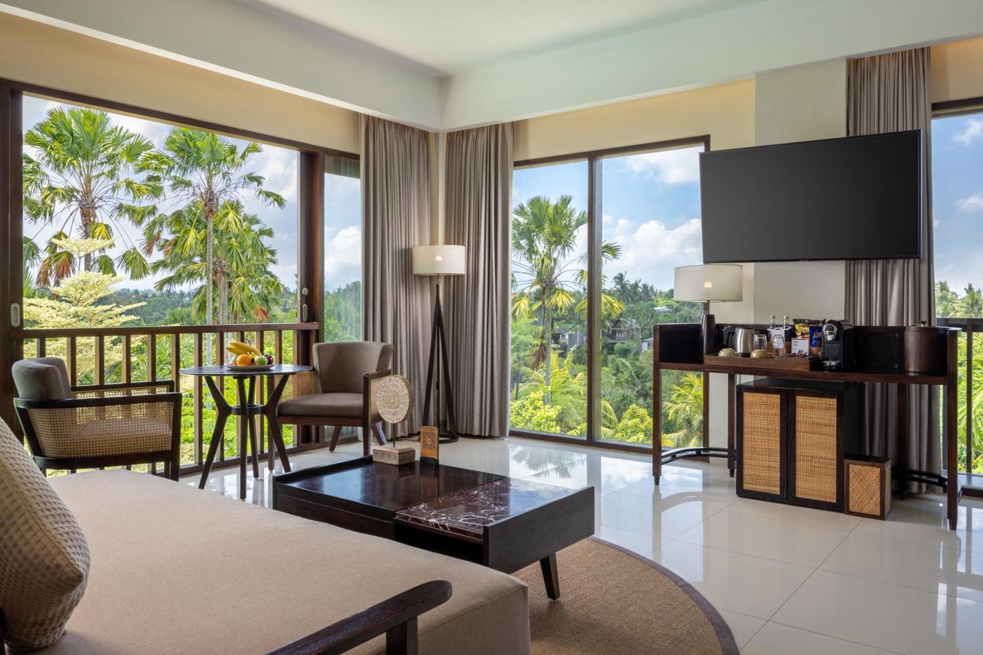 Panoramic Suite Room with FREE Daily Ubud Shuttle Service, FREE Professional Photo Session, FREE Daily Minibar Enjoyment, FREE Curated Daily Activities, FREE 1x Afternoon Tea