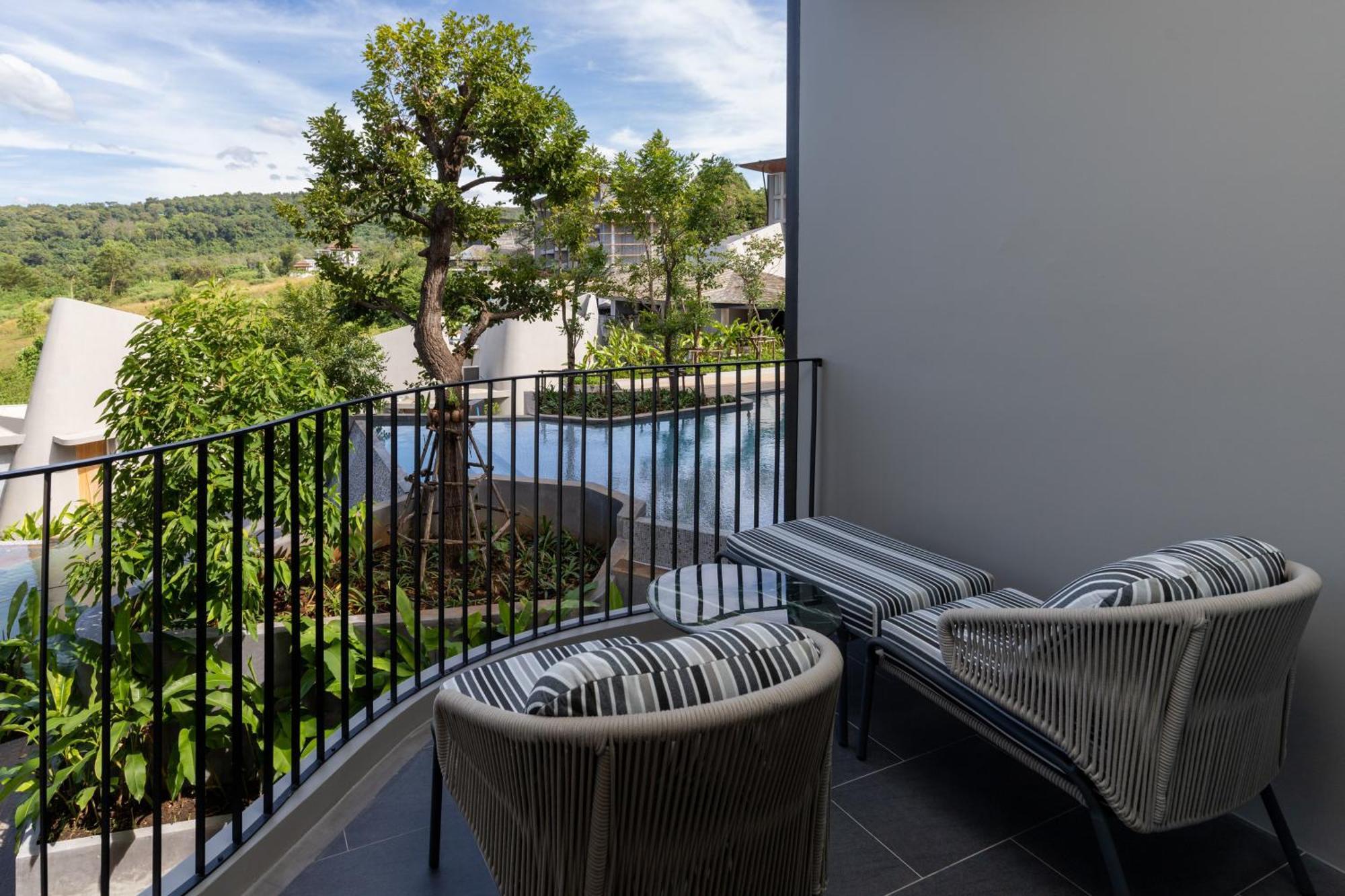 Luxe Zweibettzimmer mit Poolblick