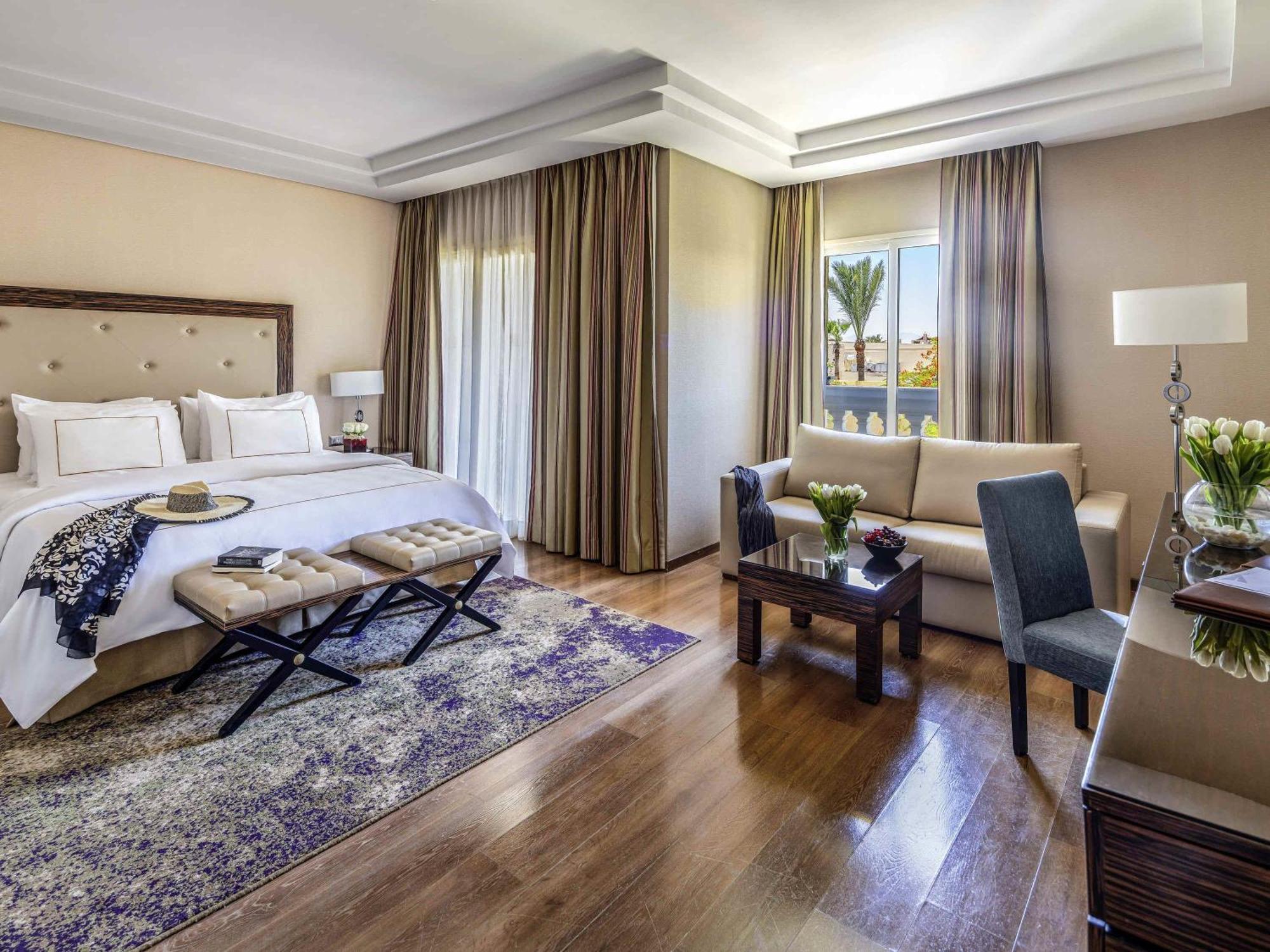 Deluxe Room Aqua King Bed