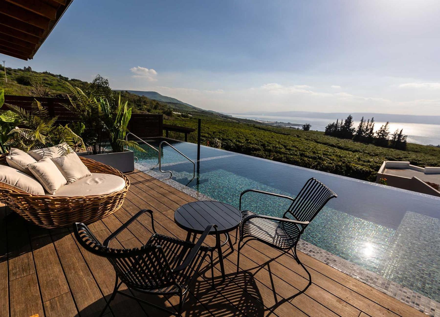 VIEW POINT - Luxury accommodation with pool