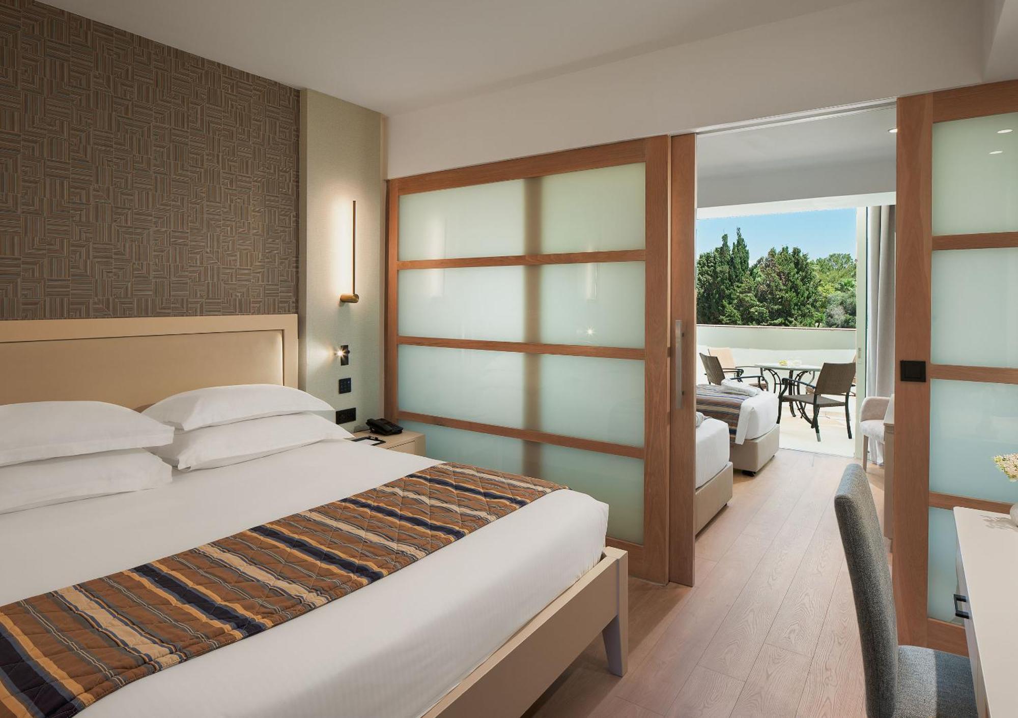 Family Junior Suite Inland View
