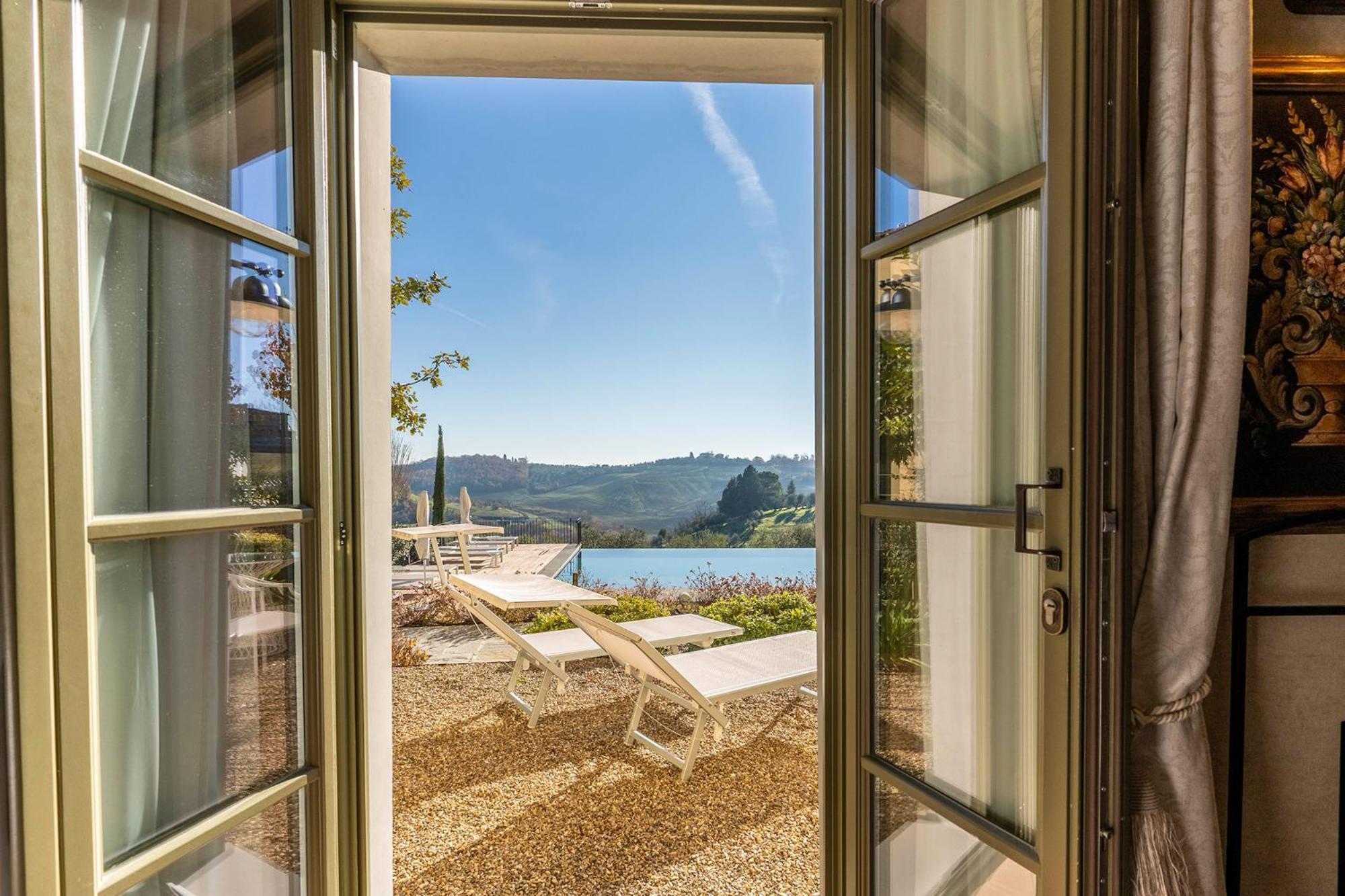 Suite Lit Queen-Size - Vue sur Piscine