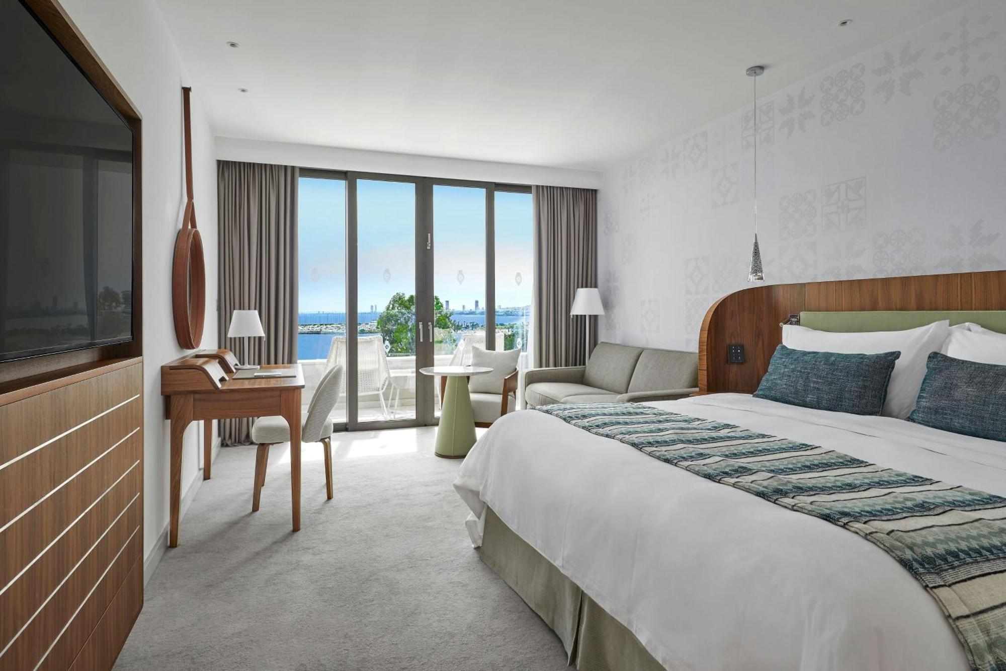 Größeres Deluxe Zimmer mit 1 Kingsize-Bett, Schlafsofa und Meerblick