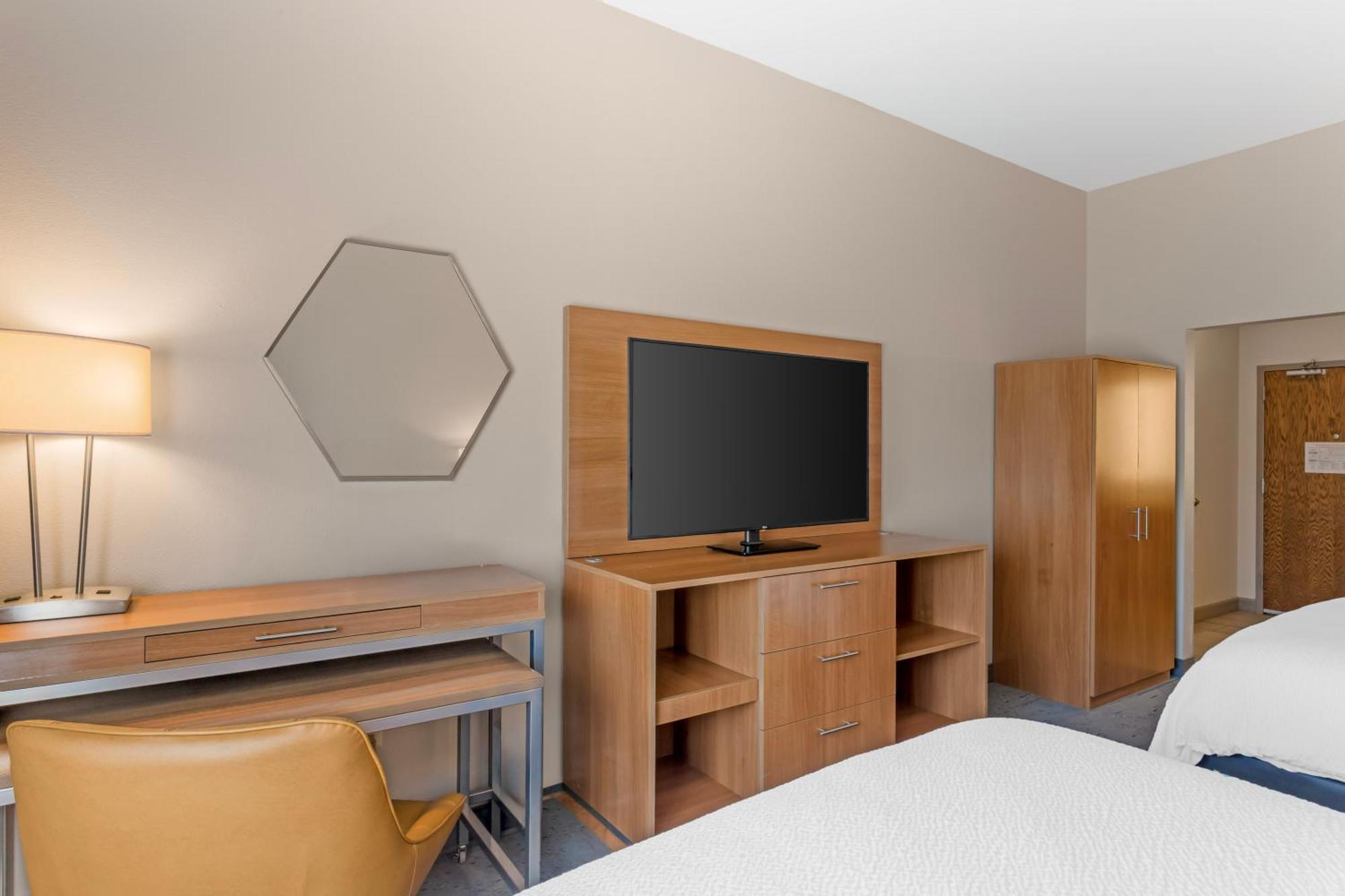 Standard Queen Room Two Queen Beds