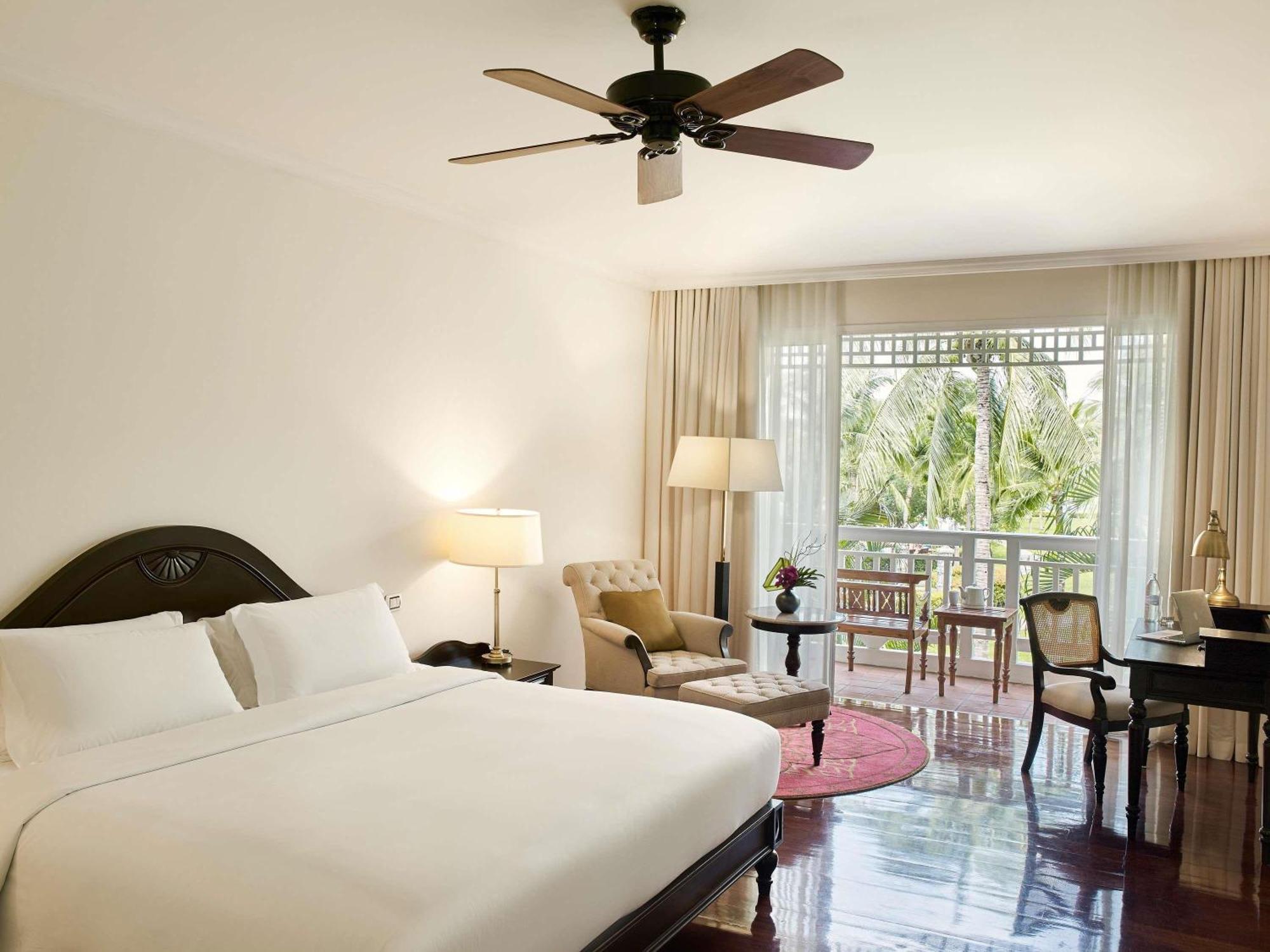 Superior Room King Bed Balcony