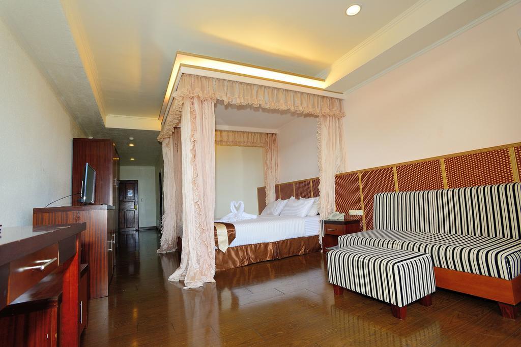 Honeymoon Suite with Spa Bath