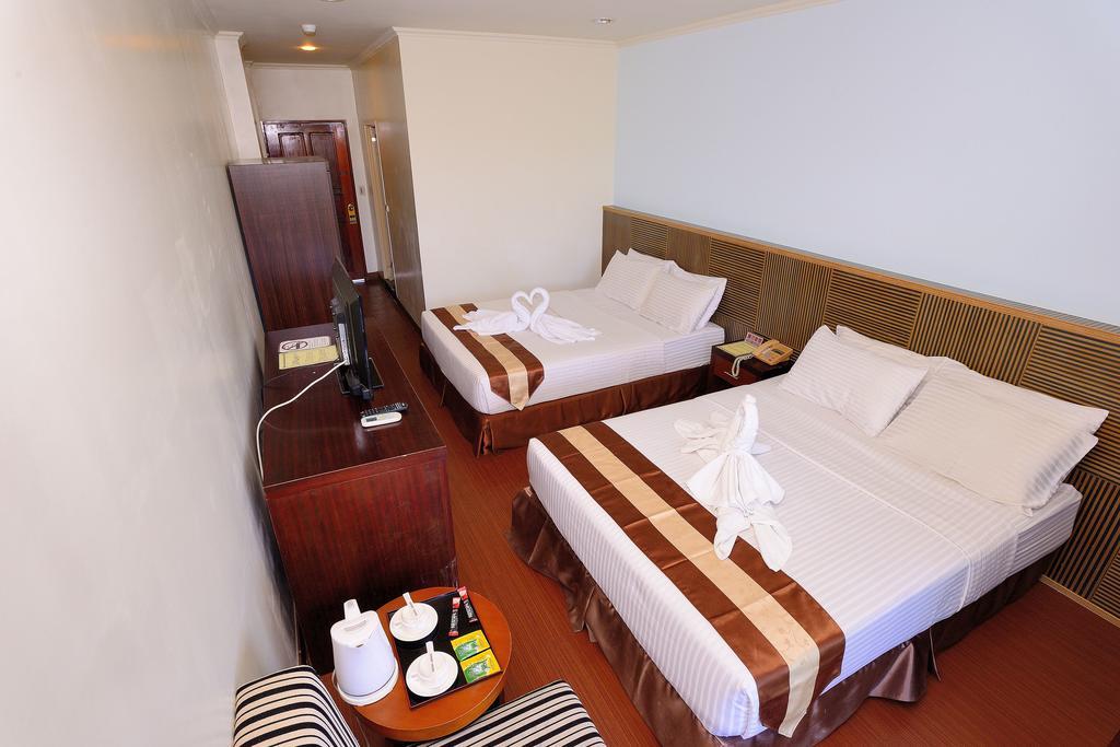 Queen Room with Mountain View