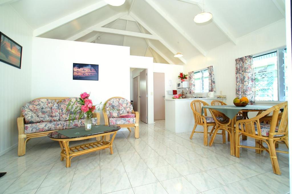 Bungalow with Garden View