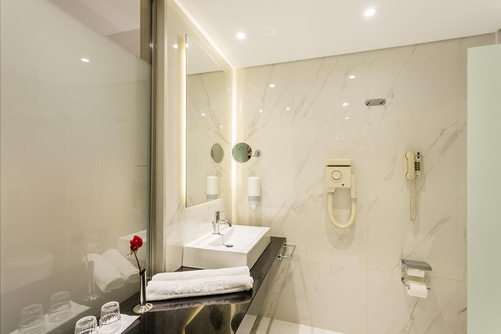 Double or Twin Room with Swimming Pool Access