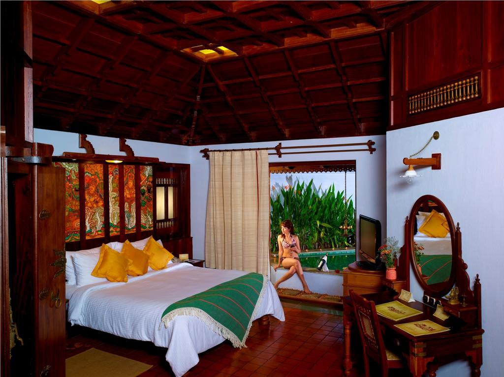 Heritage Lake View Villa Private Pool Hi Tea One-hour sunset cruiseComplimentary house Wellness doctor consultation Evening Cultural program Complimentary FishingCycling Clay pottery experience,1237590793:JPEG