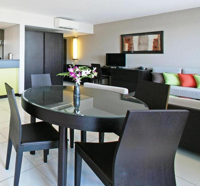 Executive Suite,688531305:JPEG