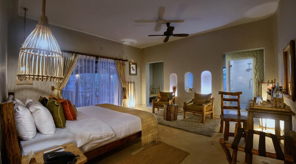 Suite with Private Pool,320478721:JPEG