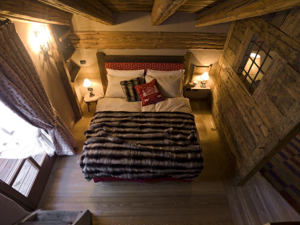 Superior Chalet,323477506:JPEG