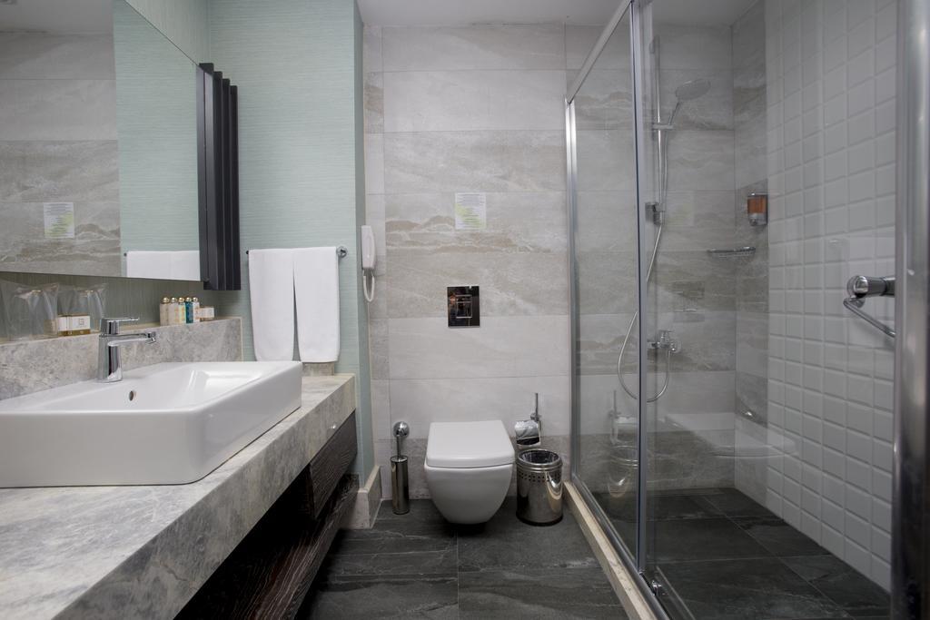 Standard Double or Twin Room with City View,323922202:JPEG