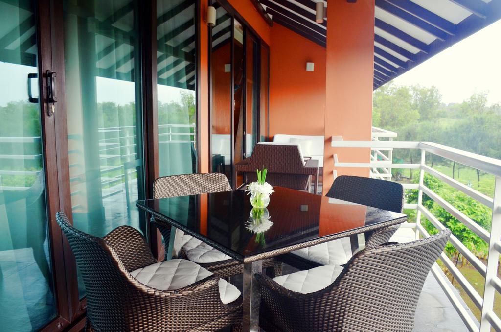 Executive Suite,631254507:JPEG