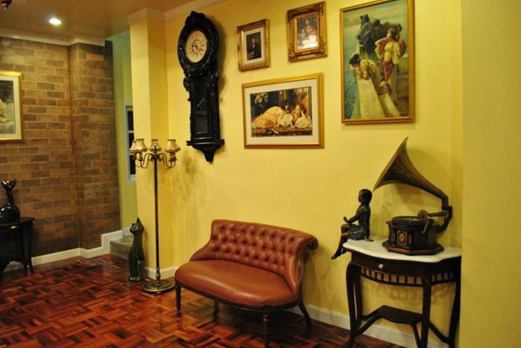 Honey Twin Room