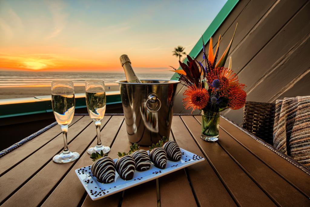 Deluxe King with Partial Ocean View,1647721859:JPEG