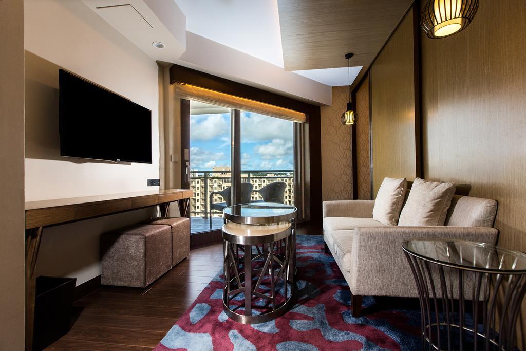 Studio with Partial View,511381632:JPEG