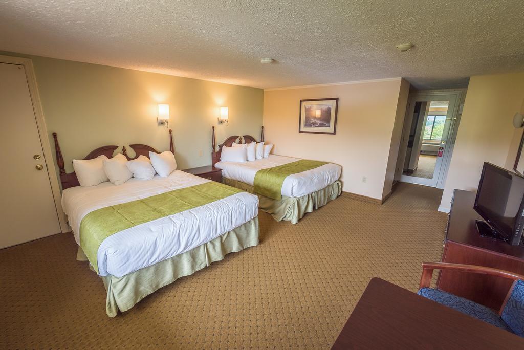 Double Queen Room with Garden View