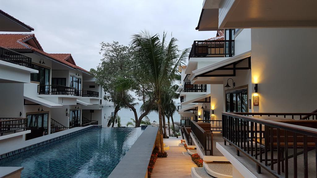 Superior Double or Twin Room with Pool View