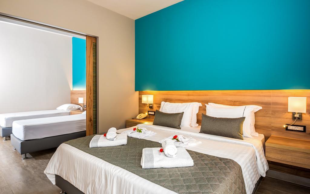 Junior Suite with Private Pool,677570358:JPEG