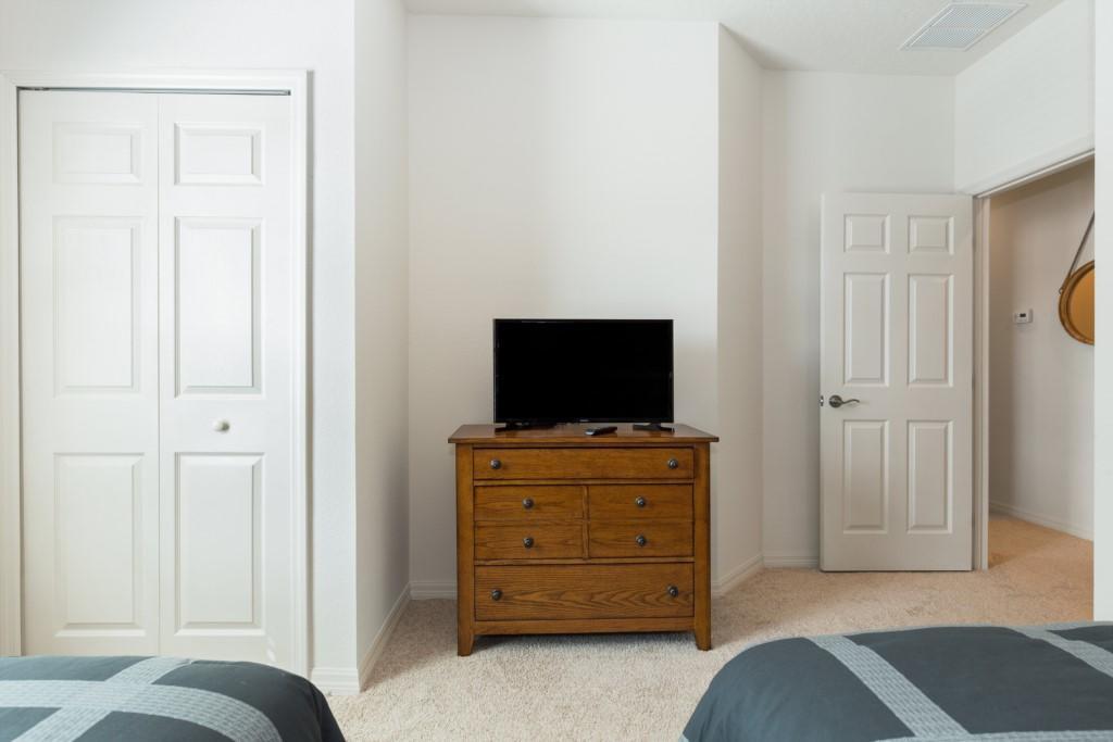 Emerald Oceanview Walkout Room