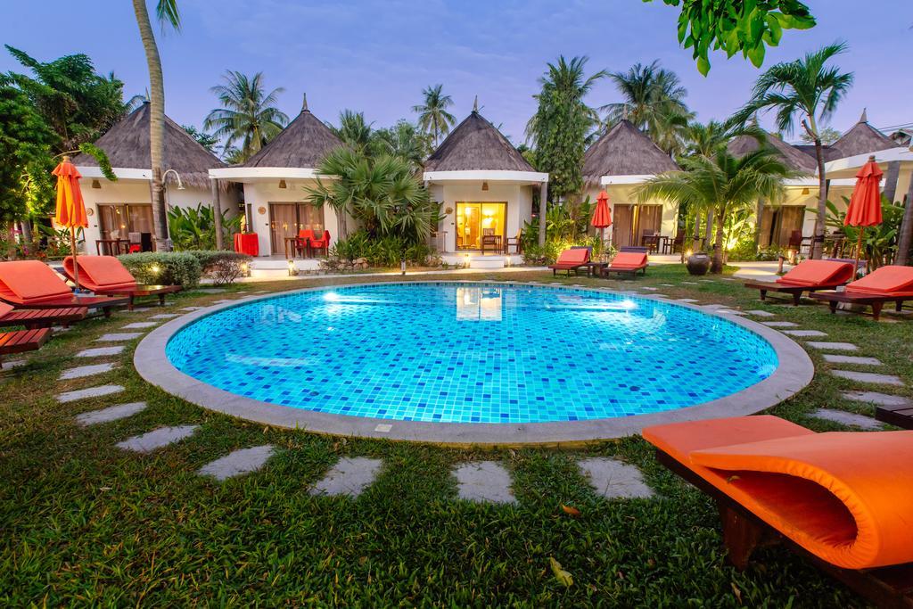 Deluxe Poolside Bungalow,666406713:JPEG
