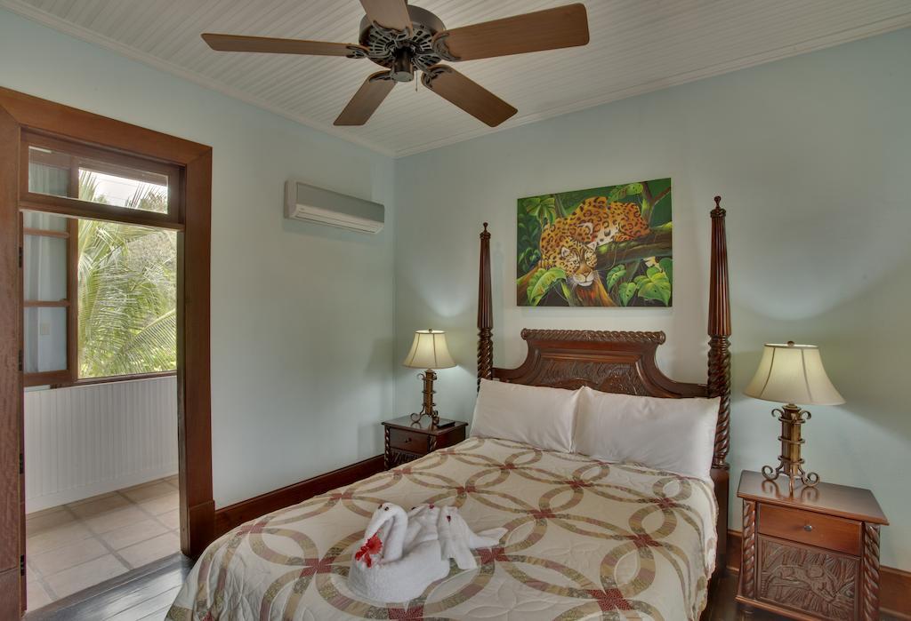 Luxury Queen Room