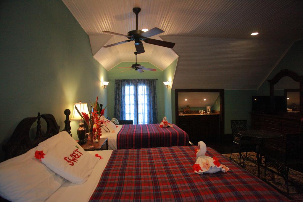 Deluxe Queen Room with Two Queen Beds