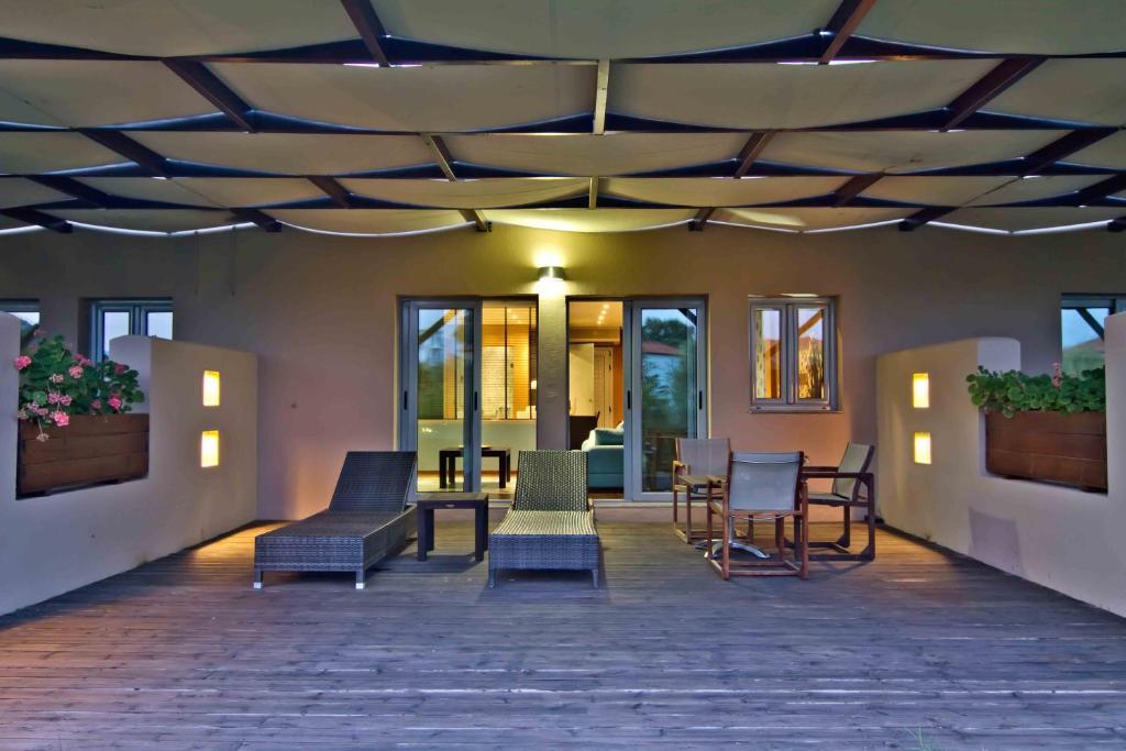 Villa with Garden View,689907261:JPEG