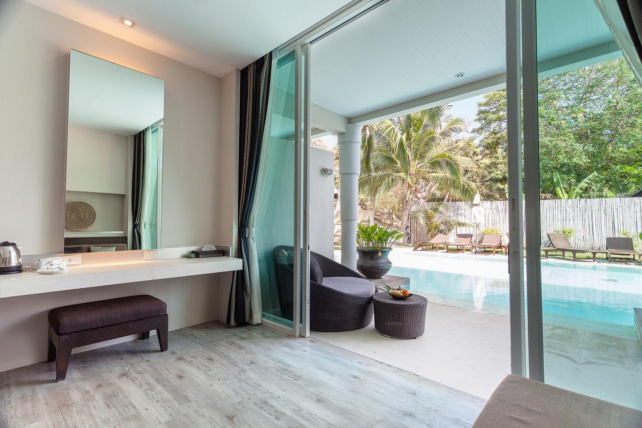 Deluxe Double or Twin Room Pool Access