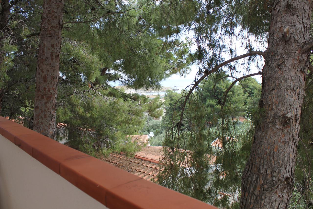 One-Bedroom Bungalow,525974091:JPEG