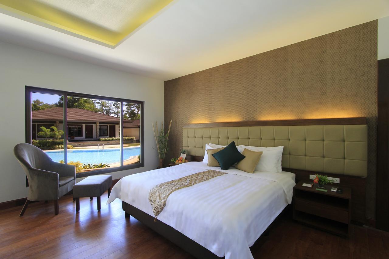 Suite with Pool View