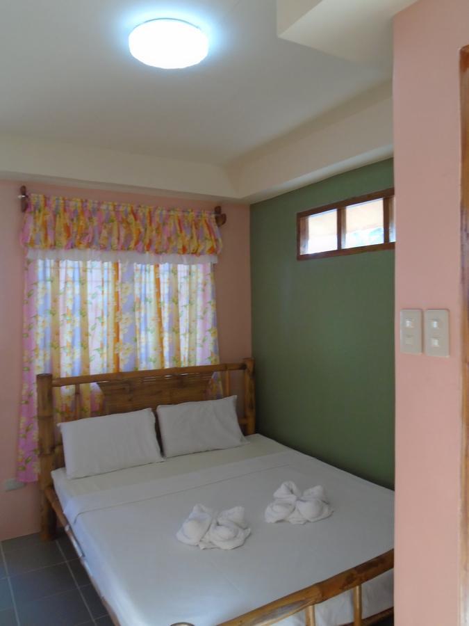 Double Room with Balcony and Sea View,526881855:JPEG