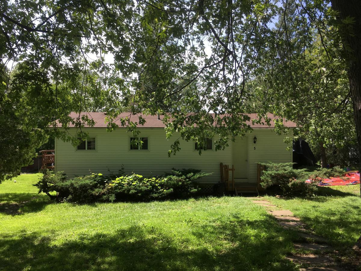 Three-Bedroom Chalet,528437970:JPEG