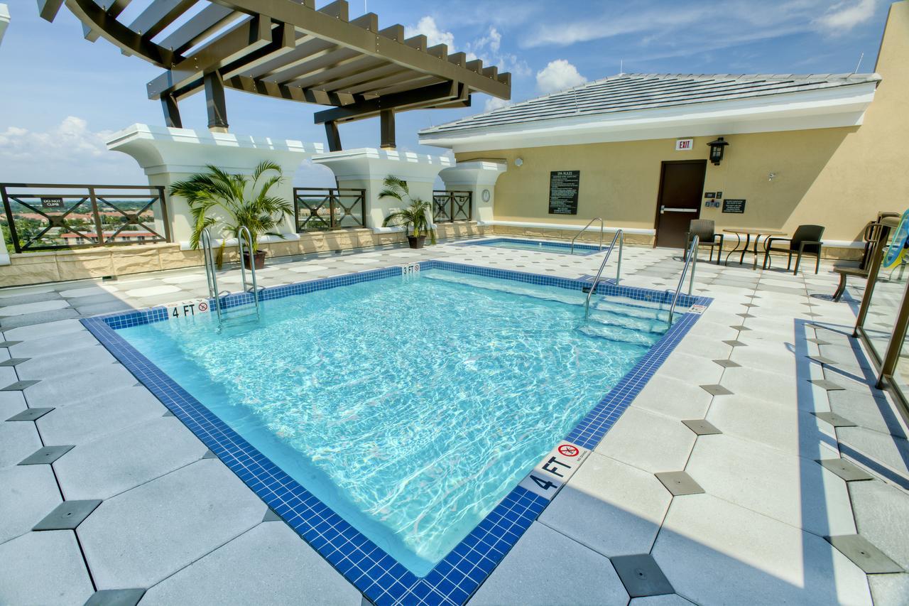 One Bedroom King Suite - Club Level Access (No Resort Fee)