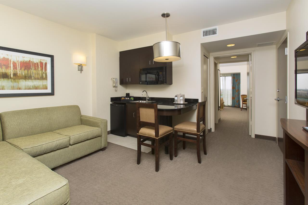 Luxury One-Bedroom King Suite with City View (No Resort Fee)