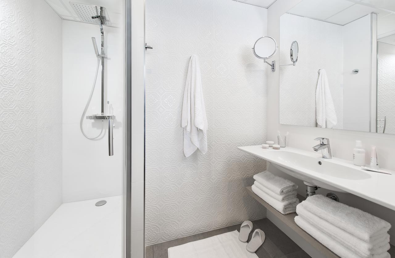 Comfort Room with Sea View,711578239:JPEG