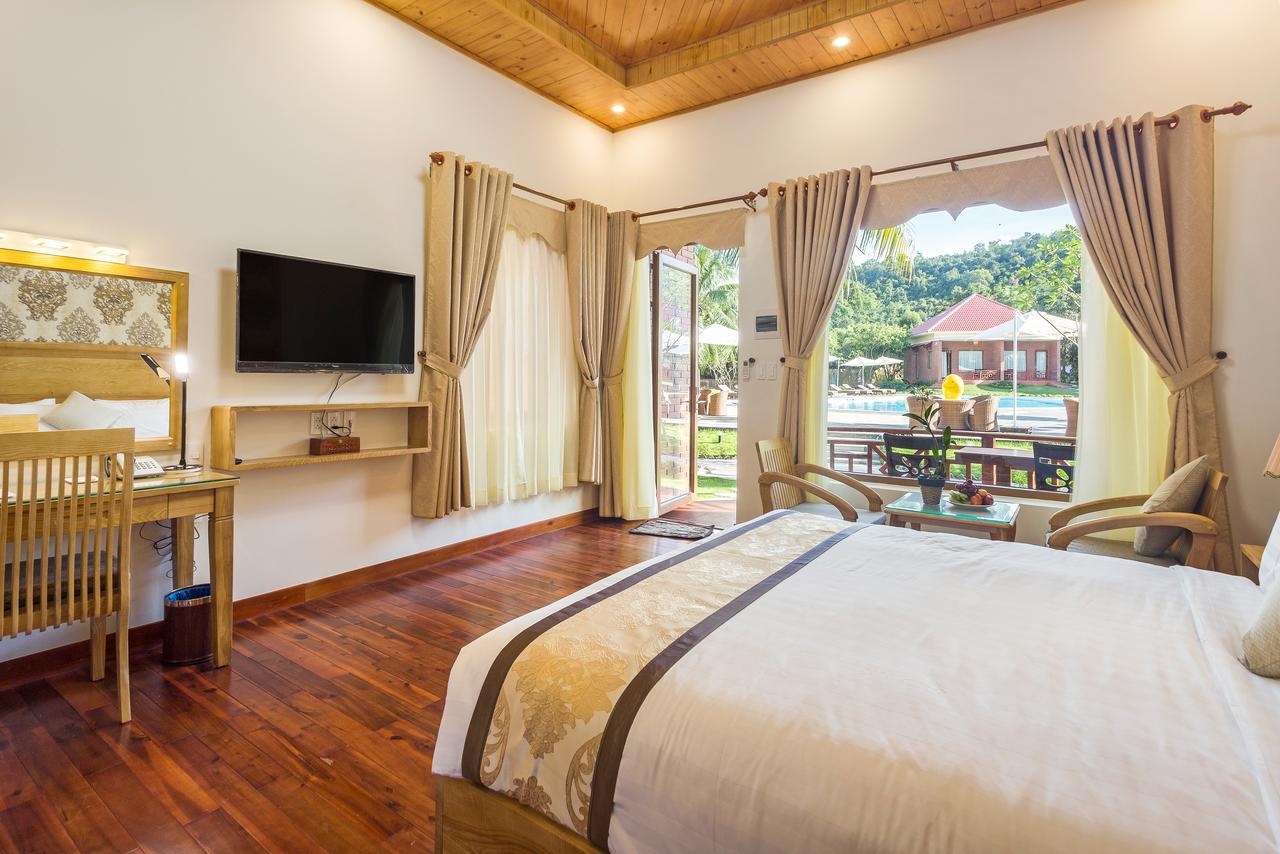 Deluxe Bungalow with Pool View